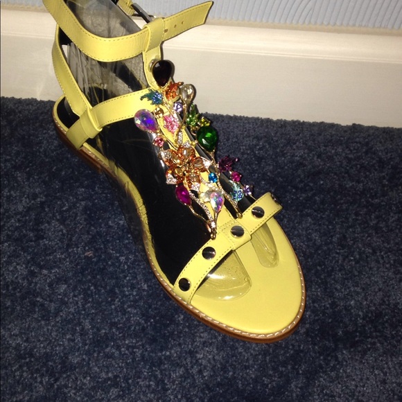Yellow custom made sandals - Picture 1 of 3